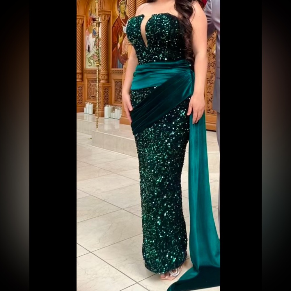 Elegant Green Sequin Evening Gown
